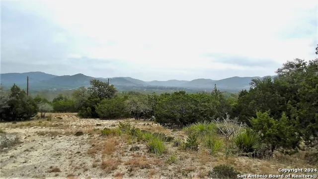 137 MIDDLE ROAD Leakey, TX 78873