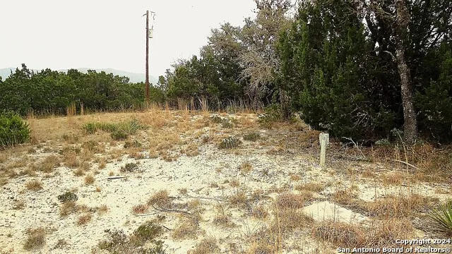 137 MIDDLE ROAD Leakey, TX 78873