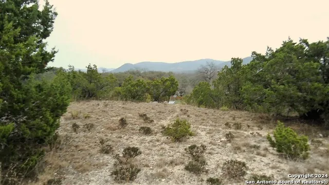 137 MIDDLE ROAD Leakey, TX 78873