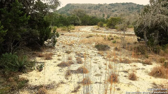 137 MIDDLE ROAD Leakey, TX 78873