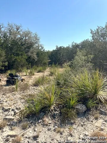 137 MIDDLE ROAD Leakey, TX 78873