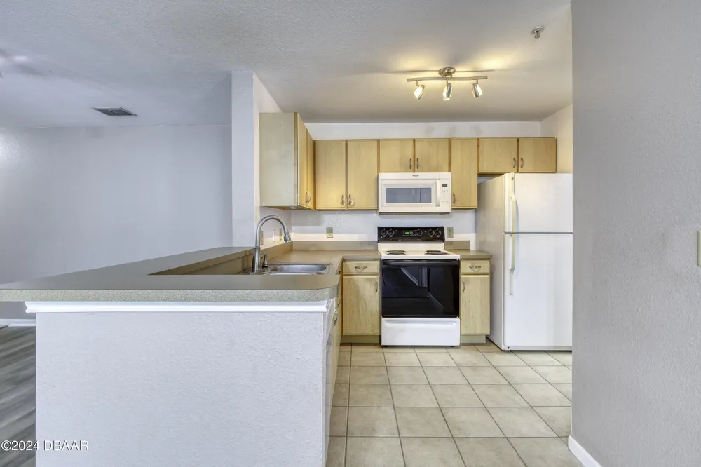 940 Village Trail #2-207 Port Orange, FL 32127