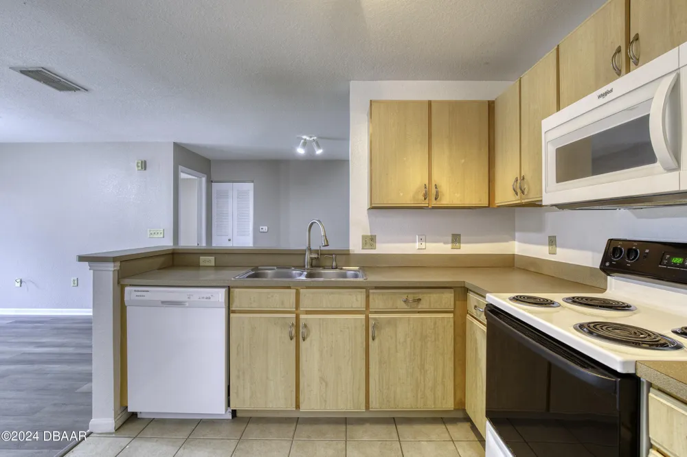 940 Village Trail #2-207 Port Orange, FL 32127