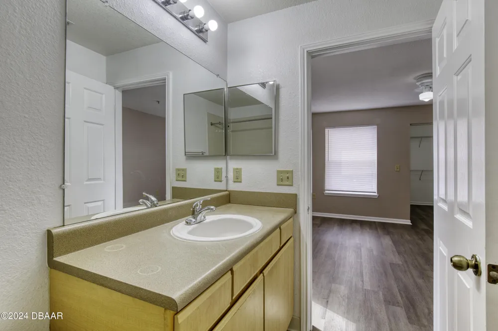 940 Village Trail #2-207 Port Orange, FL 32127