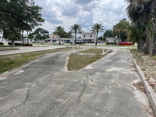 223 Ridgewood Avenue Holly Hill, FL 32117