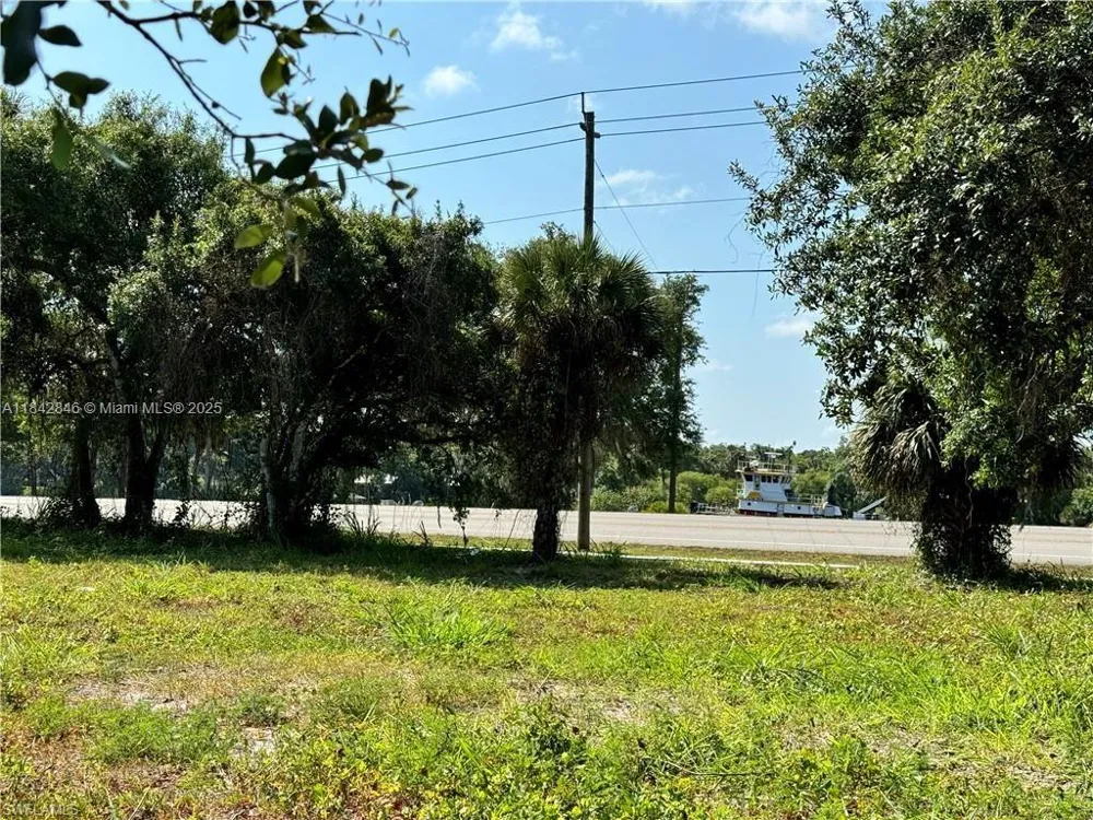 500 Avalon Ave La Belle, FL 33935