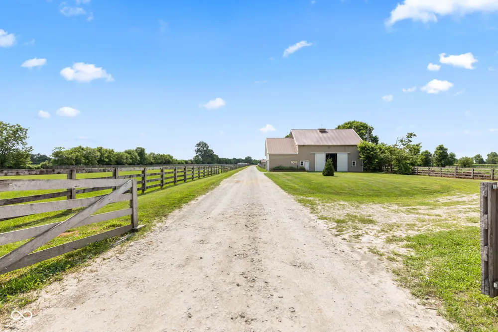 5479 S 200 E Anderson, IN 46017