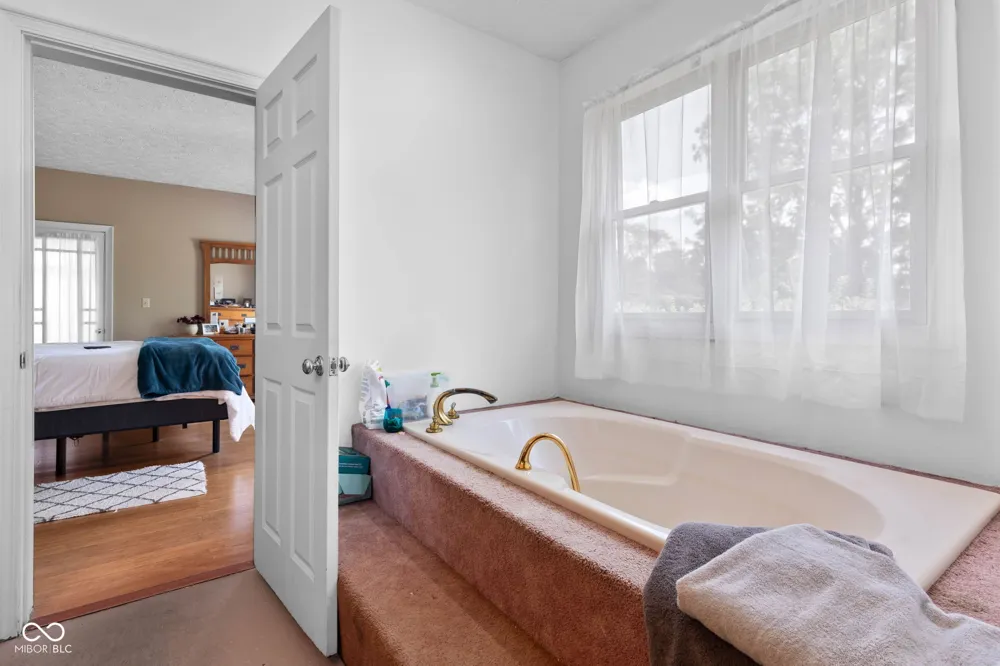 5479 S 200 E Anderson, IN 46017