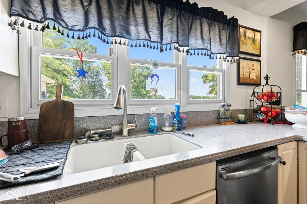 5479 S 200 E Anderson, IN 46017