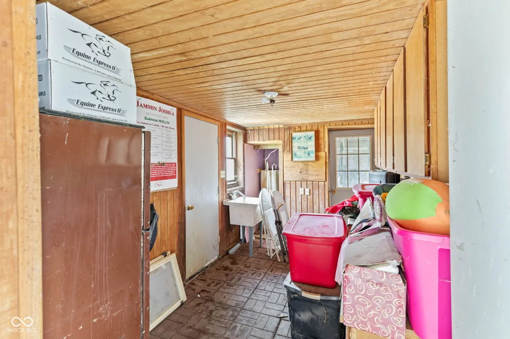 5479 S 200 E Anderson, IN 46017