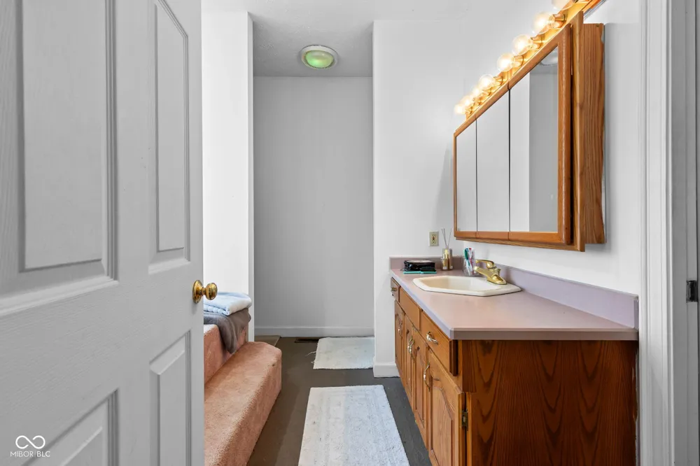 5479 S 200 E Anderson, IN 46017