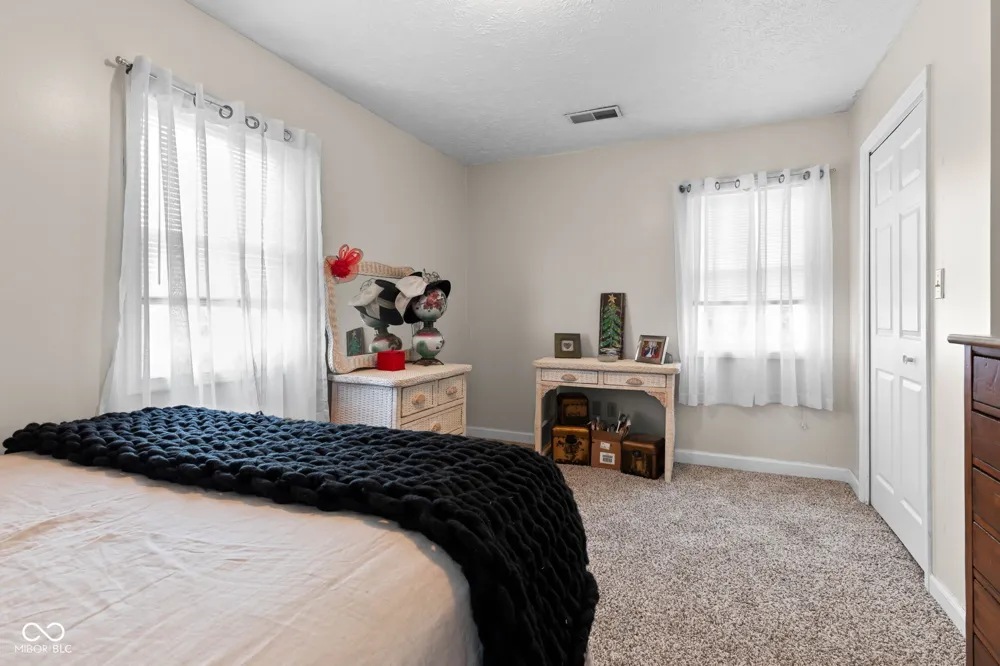 5479 S 200 E Anderson, IN 46017
