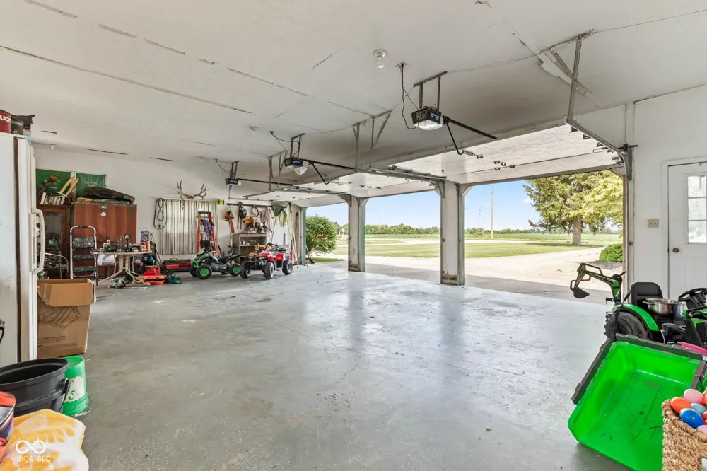 5479 S 200 E Anderson, IN 46017