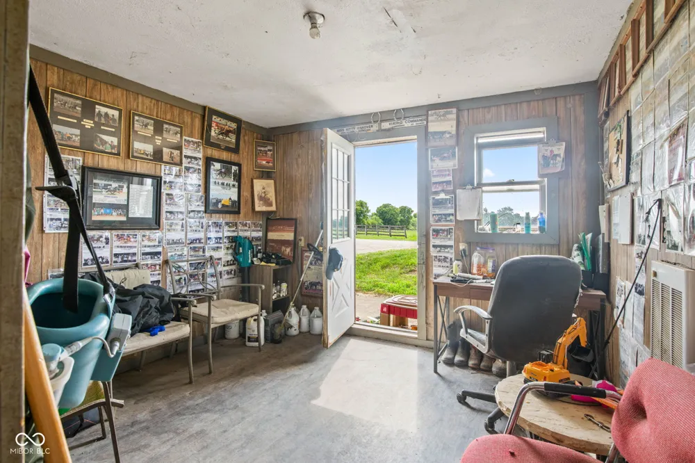 5479 S 200 E Anderson, IN 46017
