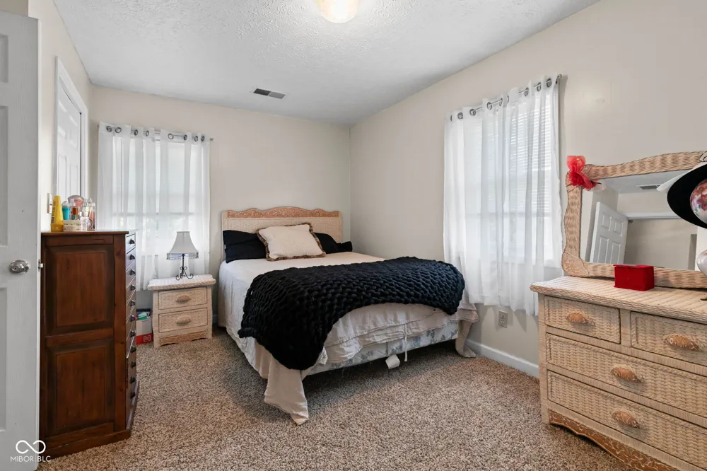 5479 S 200 E Anderson, IN 46017