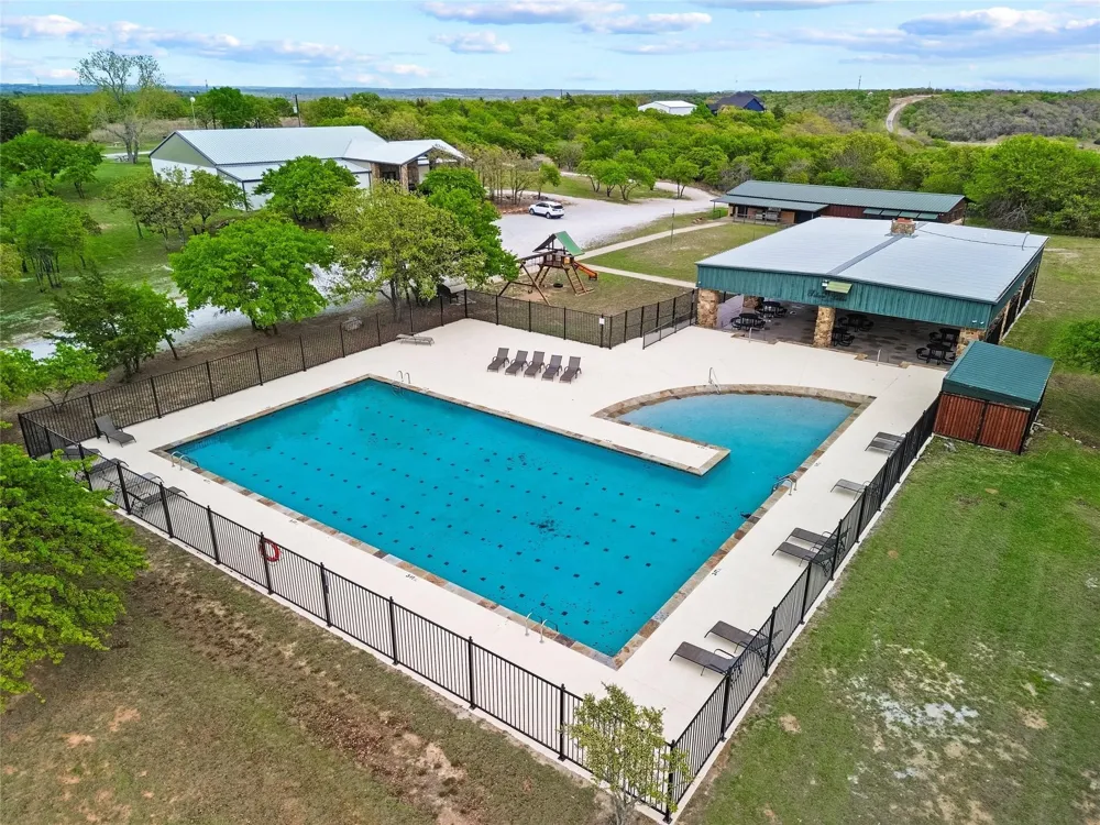 169 Post Oak Cove Sunset, TX 76270