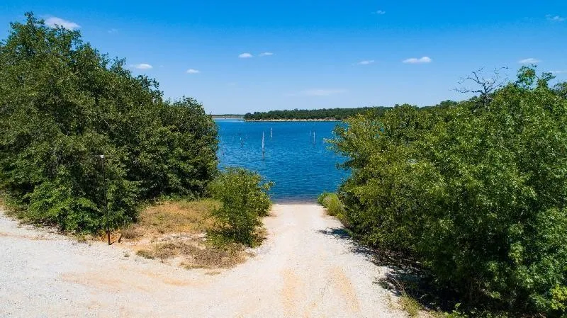 169 Post Oak Cove Sunset, TX 76270
