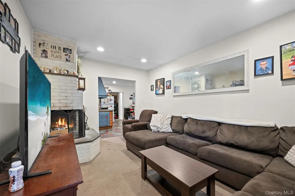 10 Hunter Avenue Miller Place, NY 11764