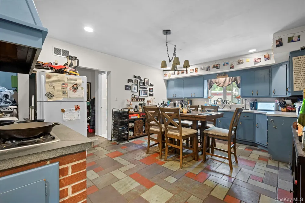 10 Hunter Avenue Miller Place, NY 11764