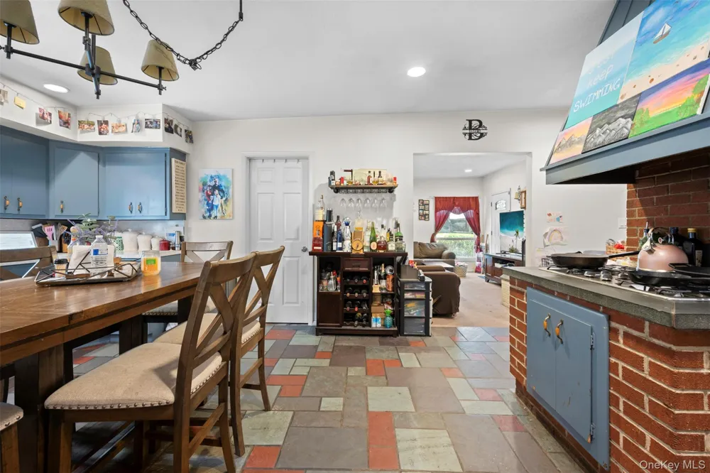 10 Hunter Avenue Miller Place, NY 11764