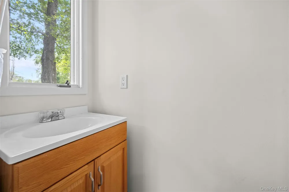 10 Hunter Avenue Miller Place, NY 11764