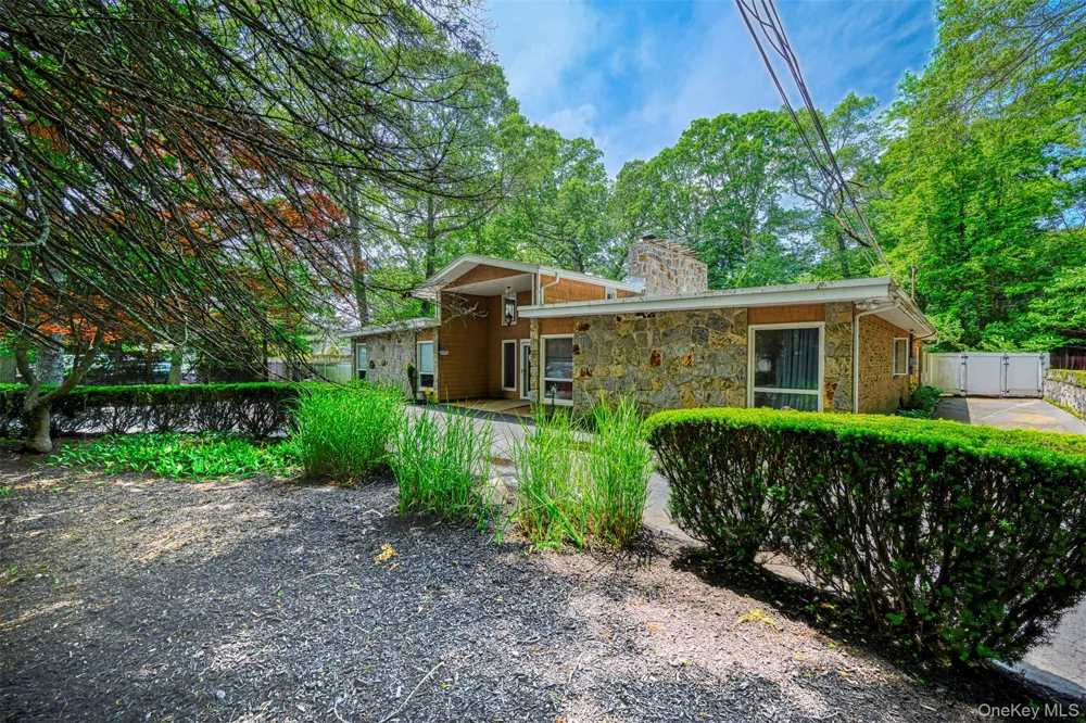 10 Hunter Avenue Miller Place, NY 11764