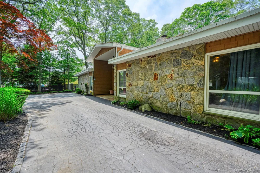 10 Hunter Avenue Miller Place, NY 11764