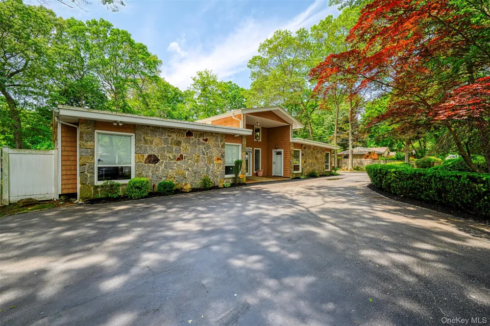 10 Hunter Avenue Miller Place, NY 11764