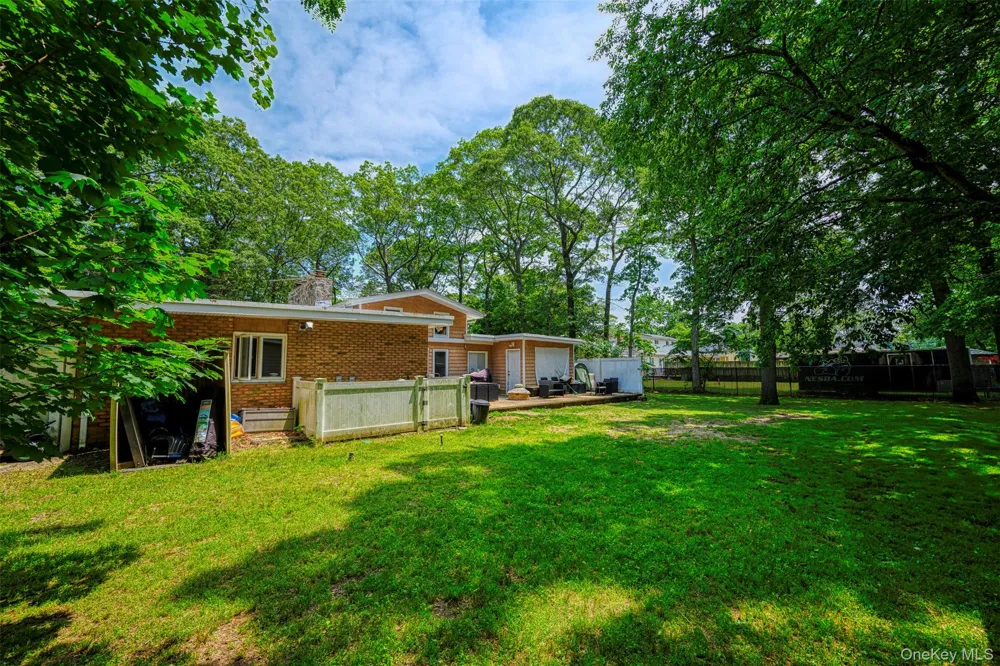 10 Hunter Avenue Miller Place, NY 11764