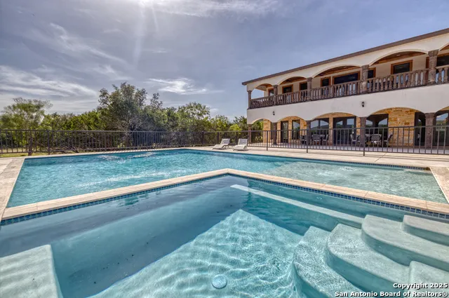1747 Mountain Valley Concan, TX 78838