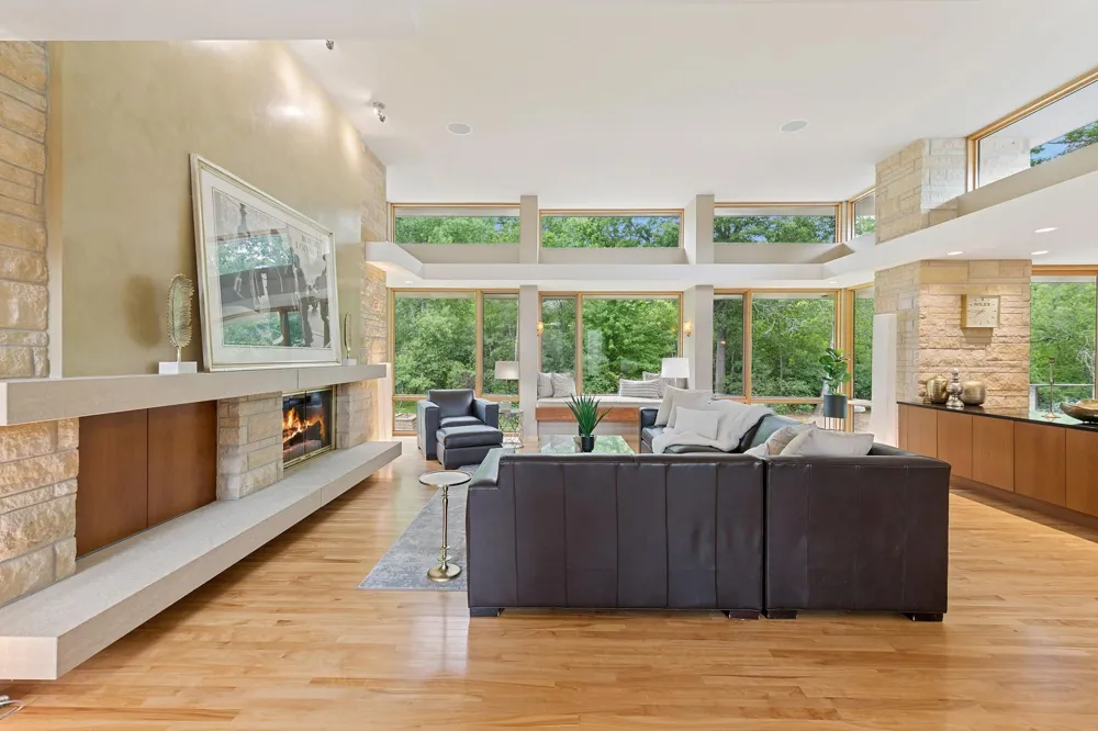 685 Hidden Creek Trail Mendota Heights, MN 55118