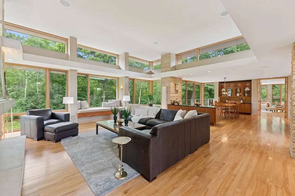 685 Hidden Creek Trail Mendota Heights, MN 55118