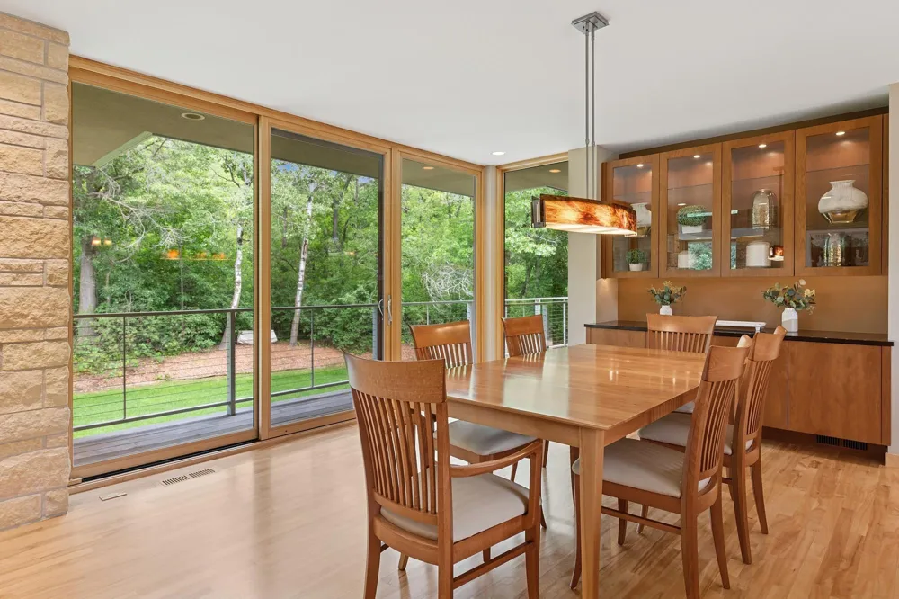 685 Hidden Creek Trail Mendota Heights, MN 55118