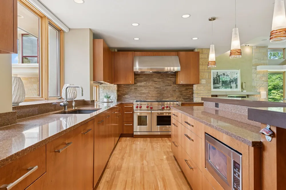 685 Hidden Creek Trail Mendota Heights, MN 55118