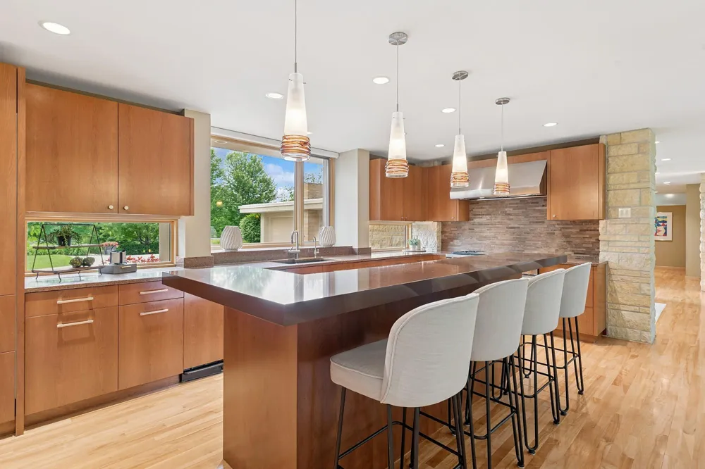 685 Hidden Creek Trail Mendota Heights, MN 55118