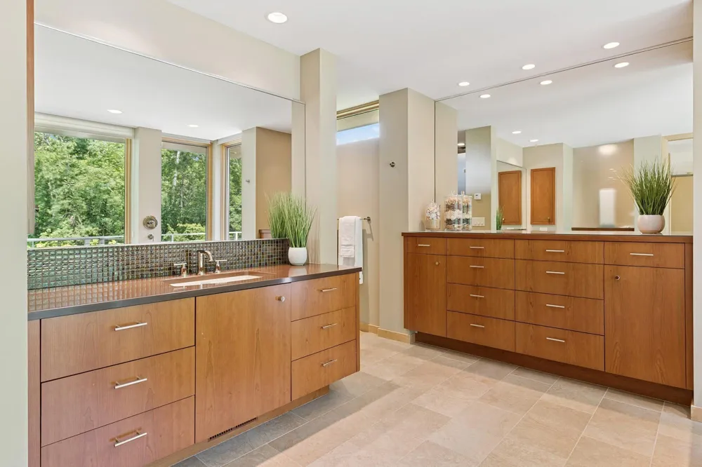 685 Hidden Creek Trail Mendota Heights, MN 55118