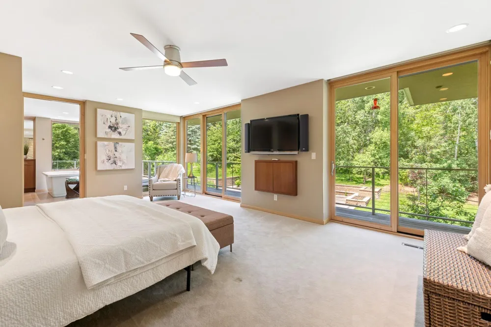 685 Hidden Creek Trail Mendota Heights, MN 55118