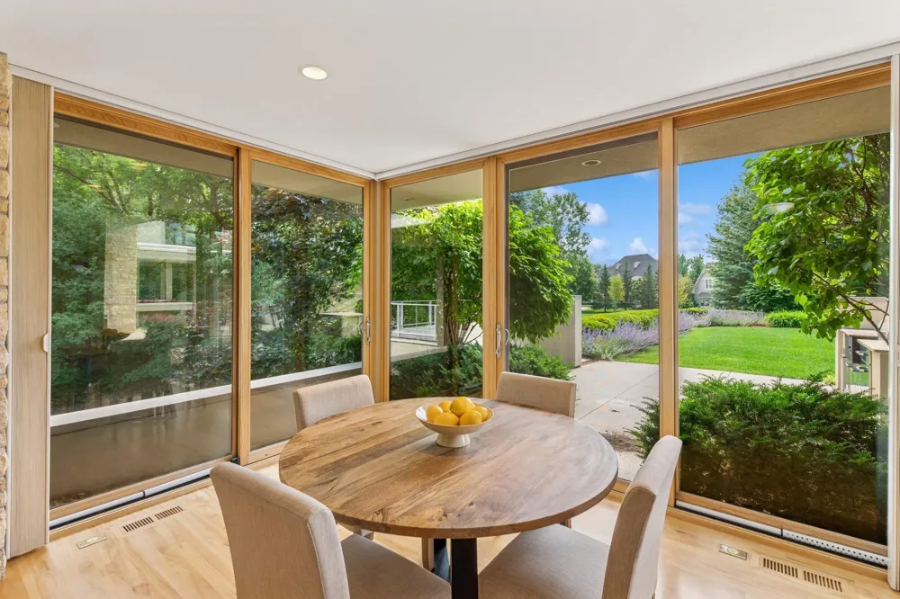 685 Hidden Creek Trail Mendota Heights, MN 55118