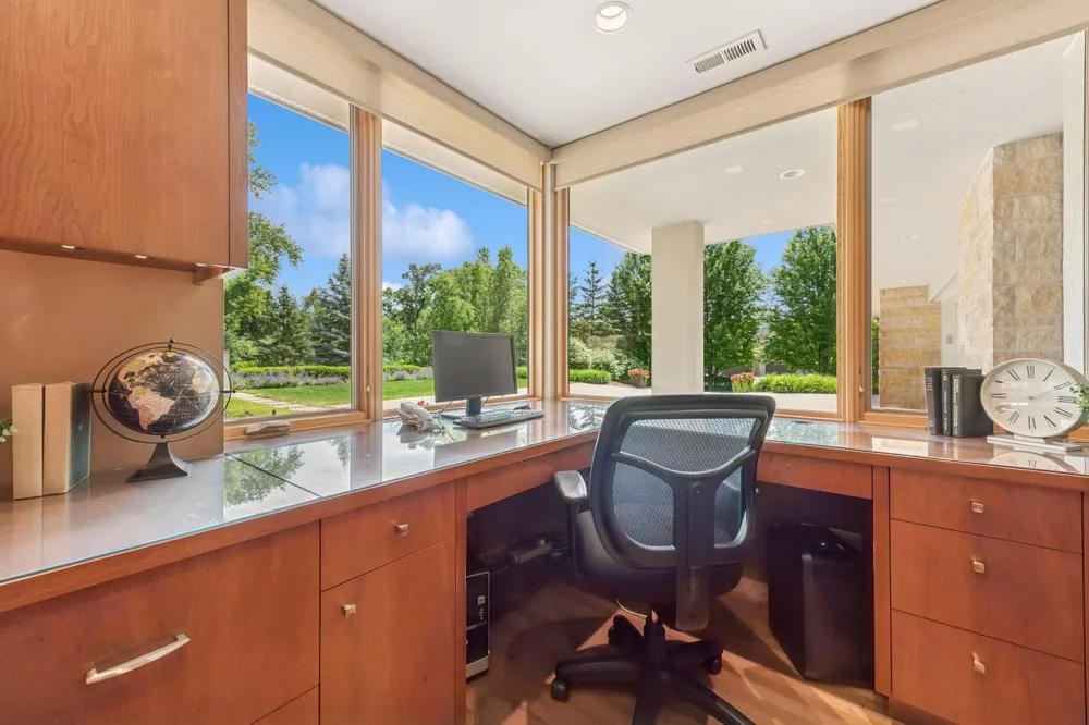 685 Hidden Creek Trail Mendota Heights, MN 55118