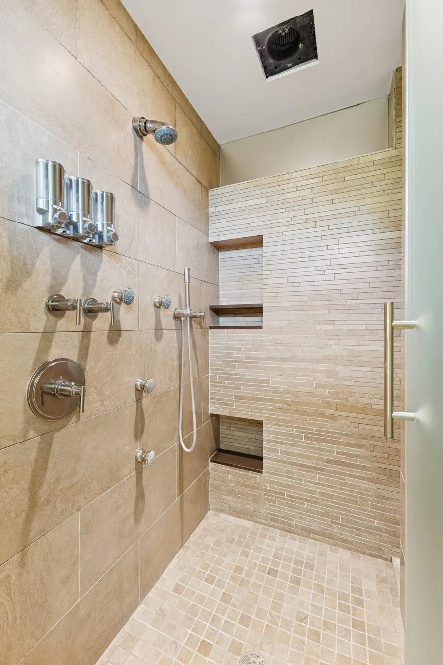 685 Hidden Creek Trail Mendota Heights, MN 55118
