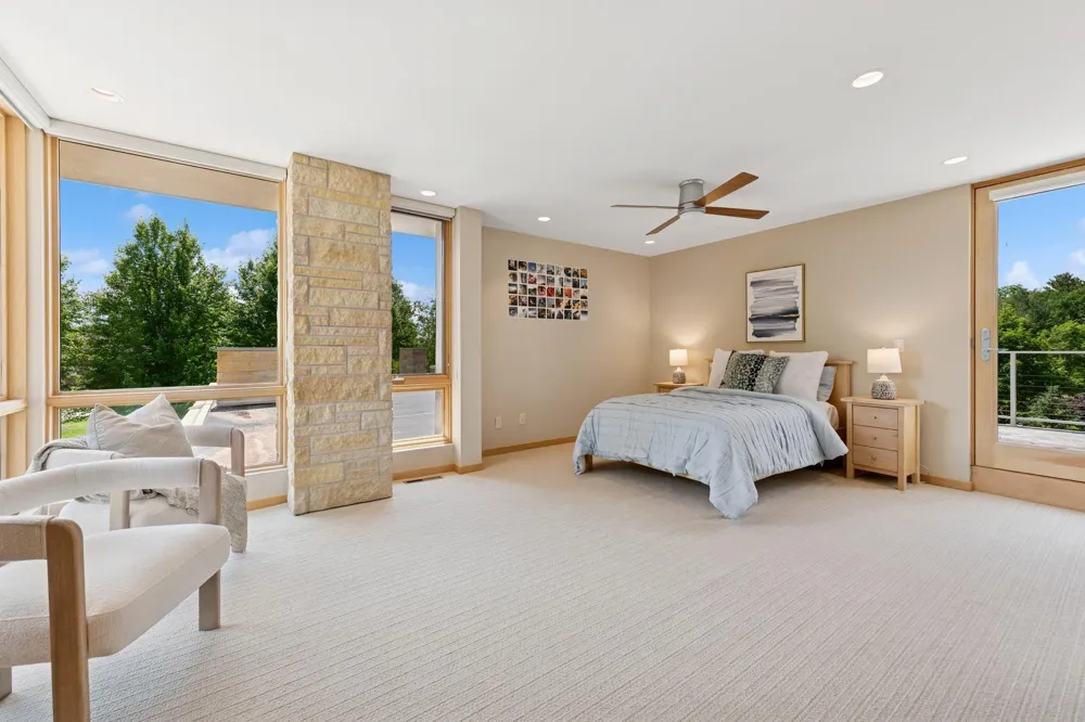 685 Hidden Creek Trail Mendota Heights, MN 55118