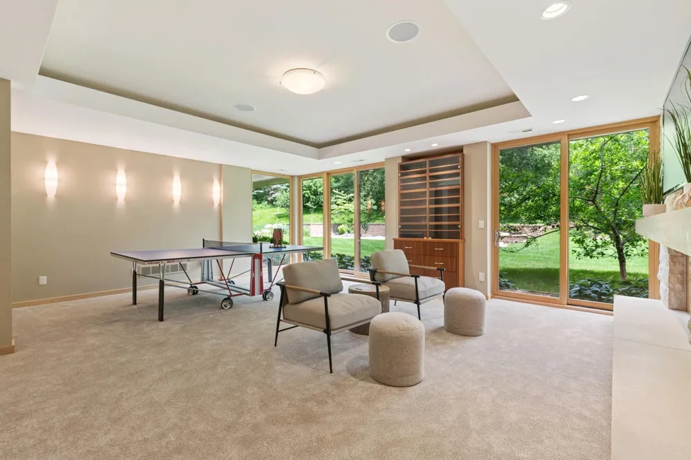 685 Hidden Creek Trail Mendota Heights, MN 55118