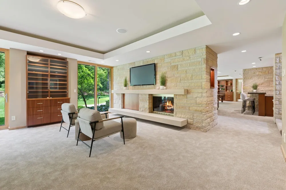 685 Hidden Creek Trail Mendota Heights, MN 55118