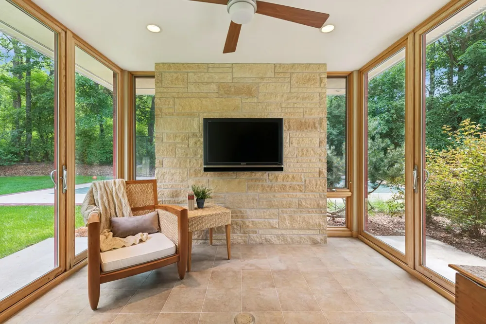 685 Hidden Creek Trail Mendota Heights, MN 55118