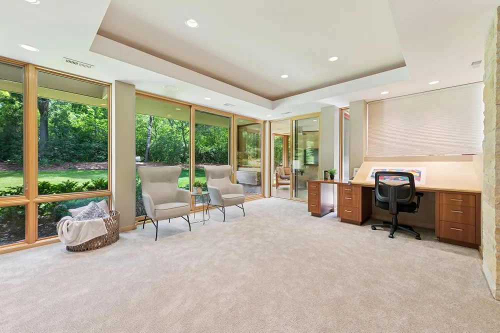 685 Hidden Creek Trail Mendota Heights, MN 55118