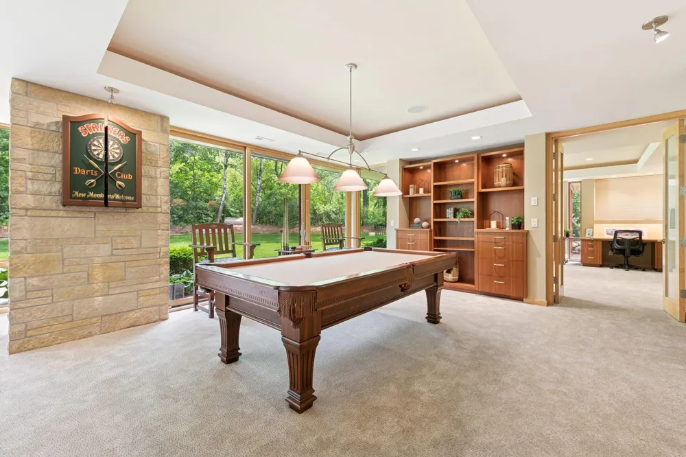 685 Hidden Creek Trail Mendota Heights, MN 55118