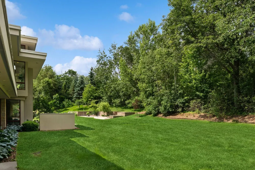 685 Hidden Creek Trail Mendota Heights, MN 55118
