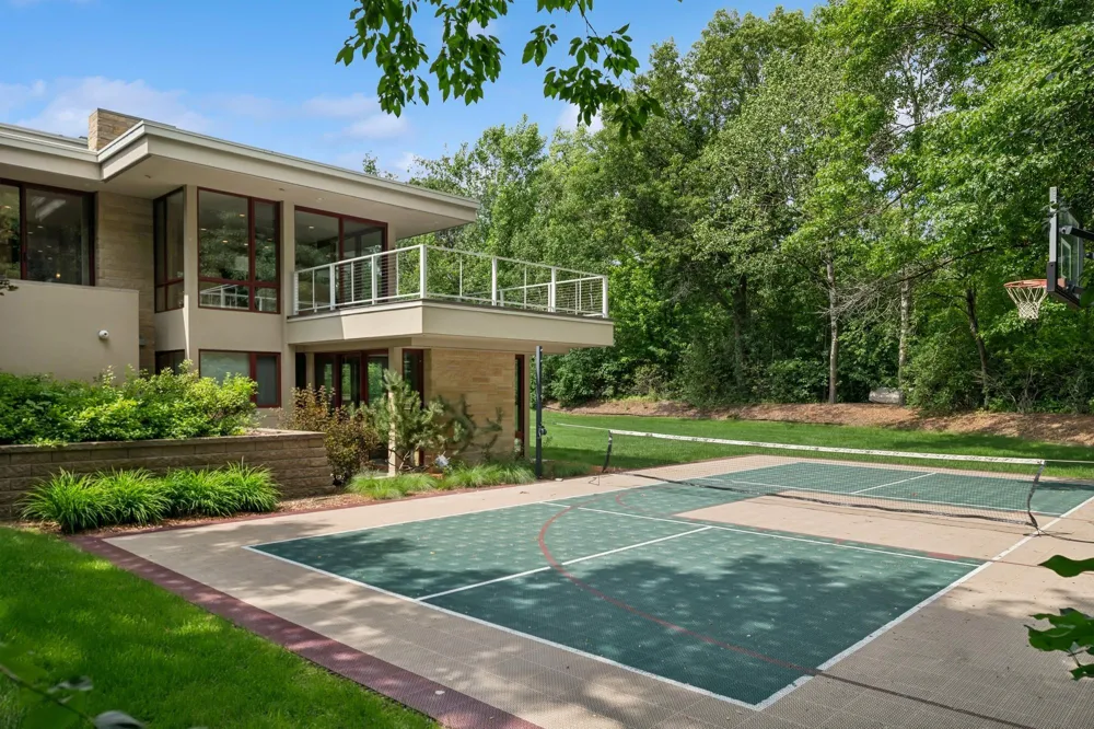 685 Hidden Creek Trail Mendota Heights, MN 55118