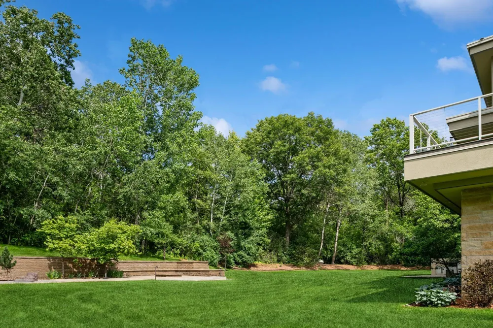 685 Hidden Creek Trail Mendota Heights, MN 55118