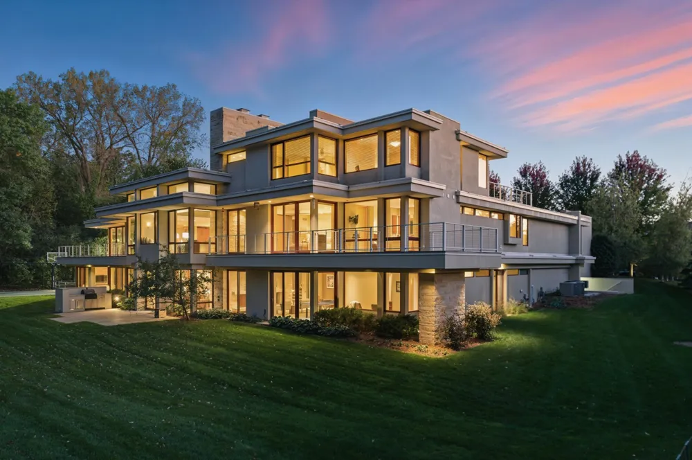 685 Hidden Creek Trail Mendota Heights, MN 55118